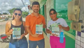 Meio Ambiente realiza ação no comércio sobre coleta seletiva em Jaguaré