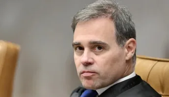 Mendonça vira peça-chave no embate entre Flávio e Michelle