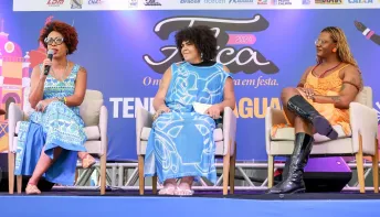 Mesa da FLICA que recebeu Liniker e Jota Mombaça abordou a poesia como lugar de não obediência à lógica do mercado