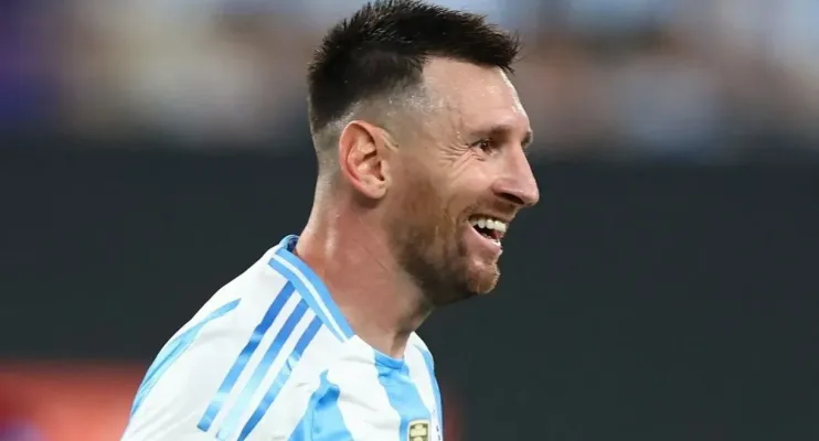Messi chega ao 43º título da carreira e se isola como maior campeão do futebol
