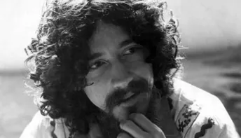 “Meu pai segue mais vivo que muitos vivos”, diz filha de Raul Seixas