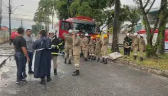 Incêndio em abrigo mata três crianças e uma mulher e deixa 13 feridos