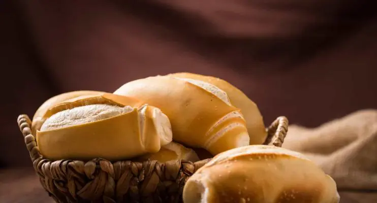 Mitos e verdades sobre o pãozinho e outros carboidratos, confira!