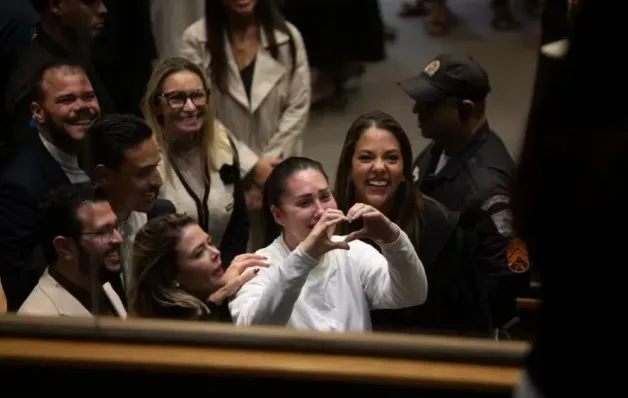 Monique Medeiros, mãe de Henry, recebe perdão judicial; entenda