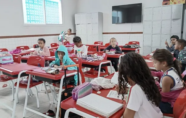  Montanha tem primeira escola com salas equipadas com smart tvs e ar condicionado