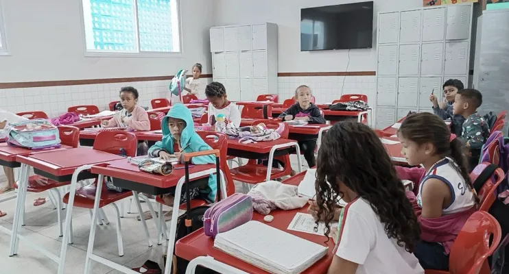 Montanha tem primeira escola com salas equipadas com smart tvs e ar condicionado