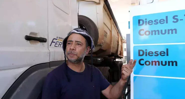 Moradores de MG reclamam do reajuste nos preços dos combustíveis 