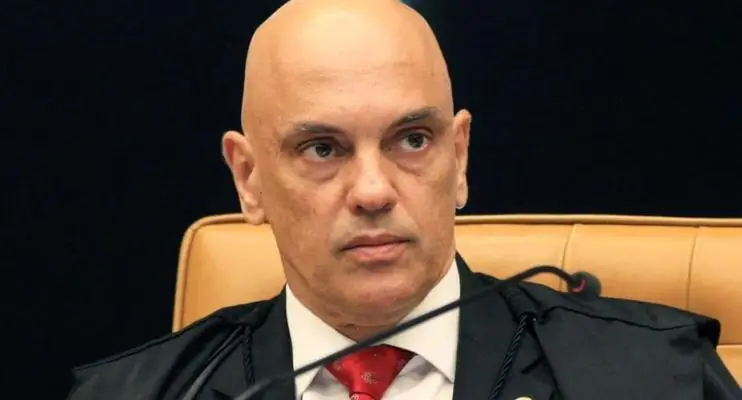 Moraes atende à AGU e proíbe bloqueio de vias e prédios públicos no país
