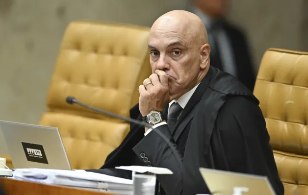 Moraes chama desinformação de 'mal do século 21' e firma acordos contra fake news eleitoral