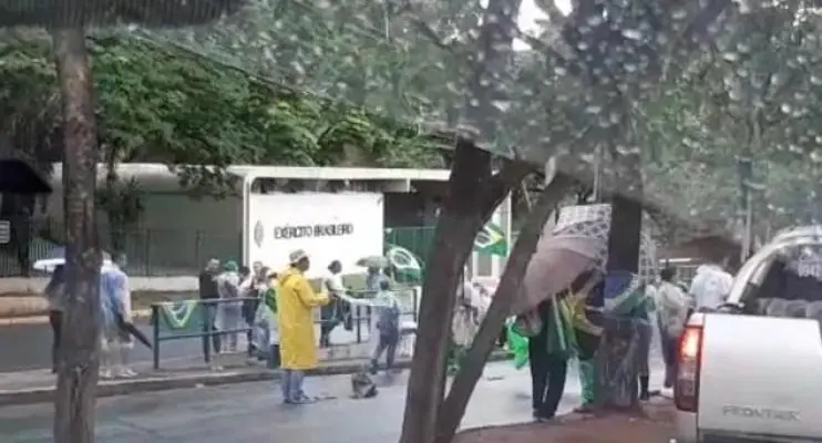 Moraes derruba decisão e manda acampamento golpista em BH acabar