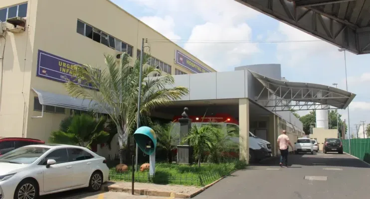 Morre no hospital criança de 8 anos atacada por pitbull da família enquanto dormia