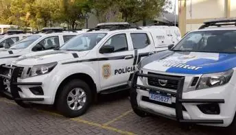 Morte de mulher é descoberta após filho de 3 anos ser encontrado sozinho na rua