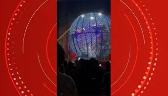 Motociclistas ficam feridos em acidente dentro de globo da morte no ES
