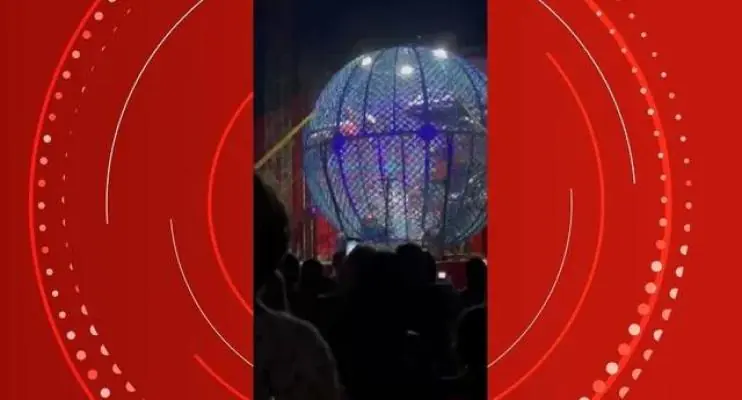 Motociclistas ficam feridos em acidente dentro de globo da morte no ES