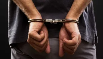 Motorista de aplicativo é preso ao filmar ida a motel com menina de 14 anos