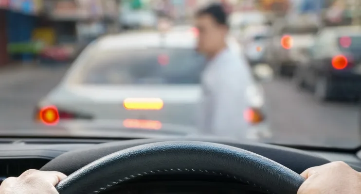 Motorista de aplicativo é preso por jogar carro em cima de passageiros em SP