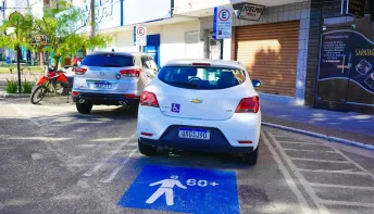 Motoristas com direito à isenção no estacionamento rotativo de Linhares devem possuir cartão de identificação