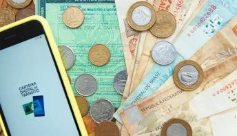 Motoristas já podem pagar IPVA 2024 nos bancos nesta terça; saiba como
