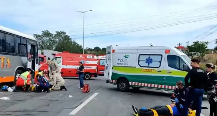 Motos e ônibus causam acidente deixa 4 feridos na Rodovia do Contorno, no ES