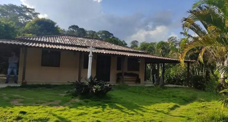 Mulher é presa suspeita de mandar matar mãe de 80 anos e irmão para ficar com dinheiro 