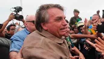 Mulher é retirada de motociata em MG após xingar Bolsonaro de corrupto