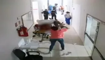 Mulher invade hospital e esfaqueia homem mais de 30 vezes