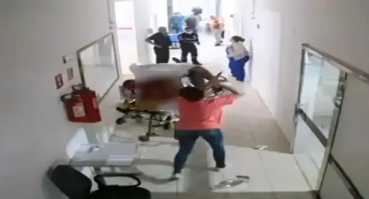 Mulher invade hospital e esfaqueia homem mais de 30 vezes