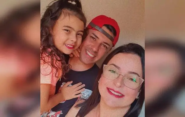 Mulher lamenta marido morto por Covid e diz que filha 'olha estrelas e pergunta pelo pai'