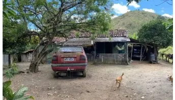 Mulher mantida em cativeiro pelo tio por quase 10 anos é resgatada na BA