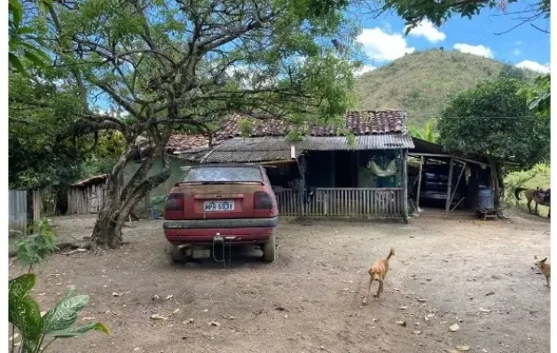 Mulher mantida em cativeiro pelo tio por quase 10 anos é resgatada na BA