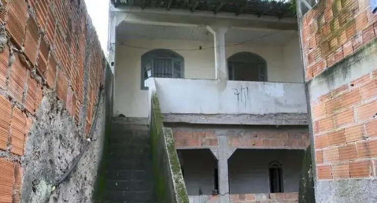  Mulher mata marido a facadas na frente dos filhos durante briga e alega legítima defesa 
