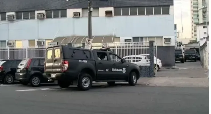  Mulher morre após engasgar com banana com casca 
