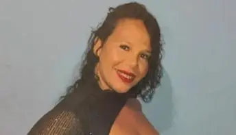 Mulher morre após tirar foto com arma e disparar acidentalmente contra a cabeça
