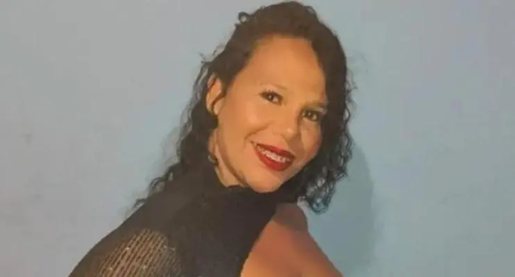 Mulher morre após tirar foto com arma e disparar acidentalmente contra a cabeça