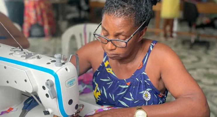 Mulheres quilombolas do morro da arara concluem curso de corte e costura e planejam ampliar ateliê