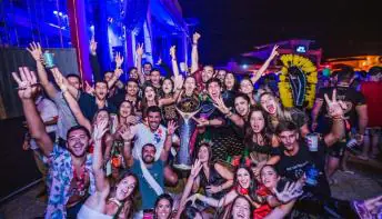 Música e esportes reúnem 4 mil universitários em Arraial d Ajuda