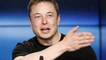 Musk se compromete a mobilizar mais recursos próprios para a compra do Twitter
