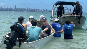 Na Bahia, embaixador e cônsules franceses visitam projeto socioambiental realizado pela PRÓ-MAR