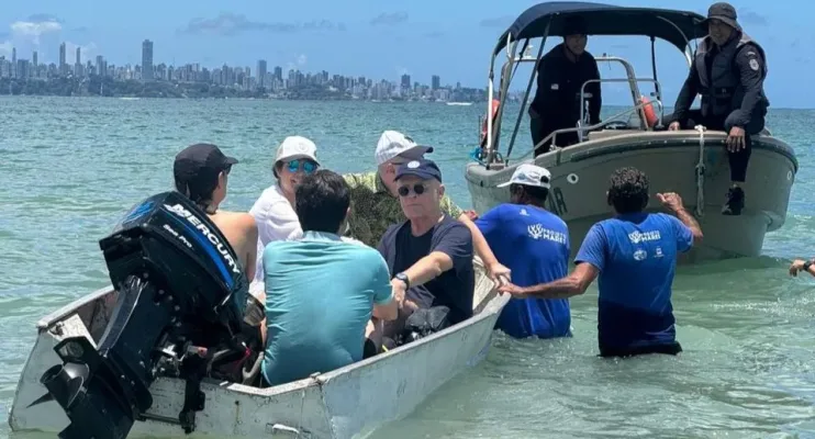 Na Bahia, embaixador e cônsules franceses visitam projeto socioambiental realizado pela PRÓ-MAR