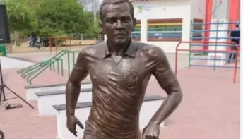 Na Bahia, moradores pedem retirada da estátua de Daniel Alves após condenação por estupro
