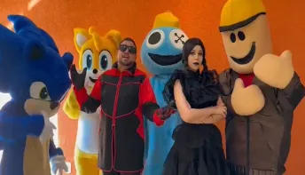 Na tarde de domingo, a exposama é das crianças: no palco, Roblox Rainbow Friends e Wandinha