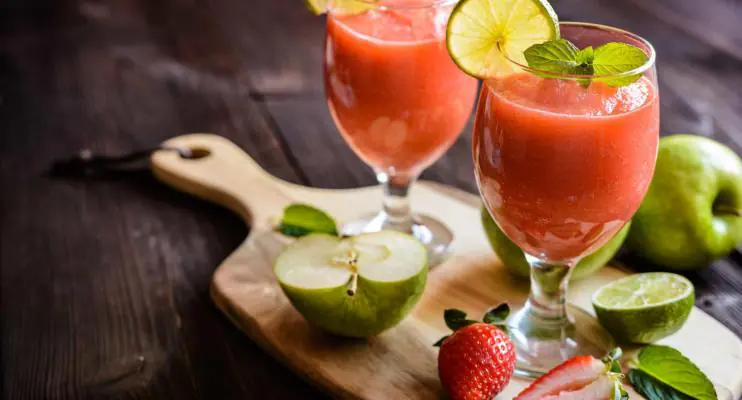 Não consegue dormir? Experimente este suco de maçã e morango