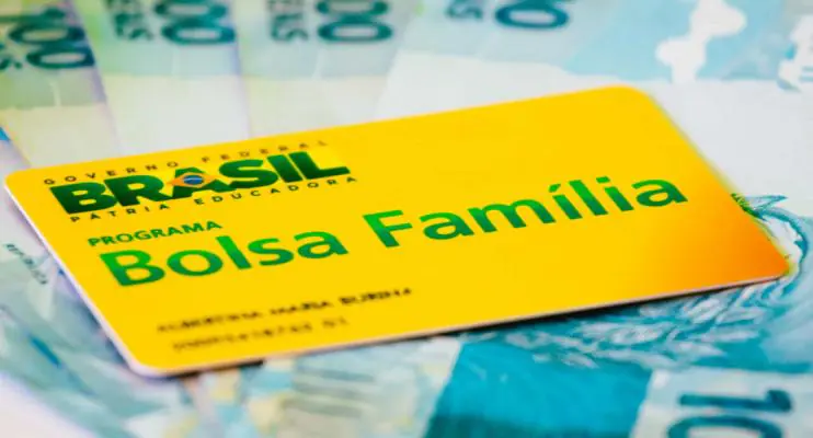 Bolsa Família manterá no Cadastro Único quem conseguir emprego com carteira assinada