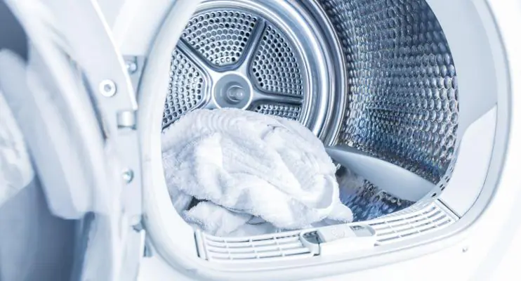 Sente um cheiro ruim vindo da máquina de lavar roupa? Resolva assim