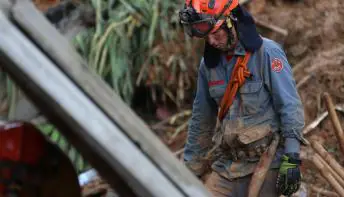 Chuva recorde deixa 36 mortos, interdita estradas e põe litoral de SP em estado de calamidade