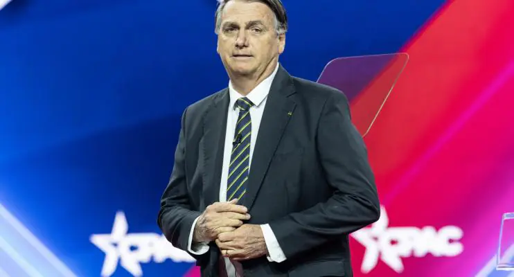 Jair Bolsonaro promete regressar ao Brasil ainda este mês