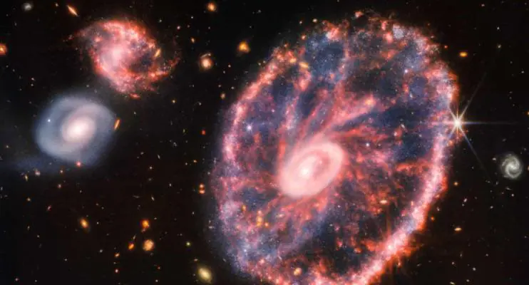 Nasa divulga imagem de galáxia em caos após colisão