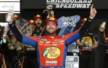 NASCAR Cup: Briscoe lidera 1-2-3 da Joe Gibbs e vence em Chicagoland