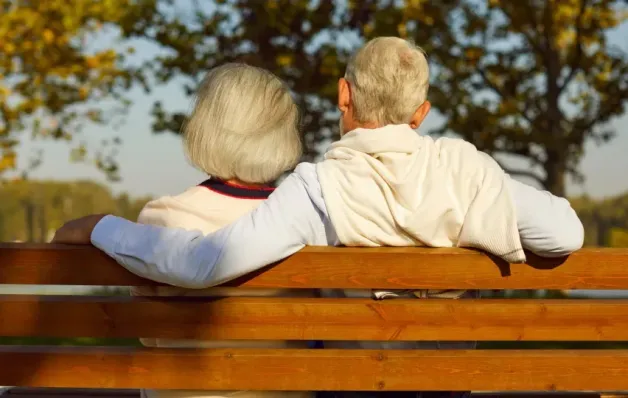 Neurologista alerta para 7 sintomas iniciais da doença de Alzheimer