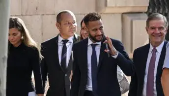 Neymar afirma em julgamento que assinava os documentos que seu pai pedia